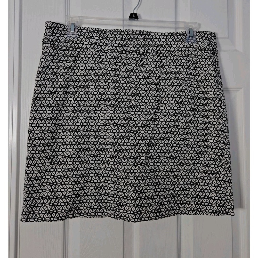 Kim Rogers Womans Scort Size 16 Black & White